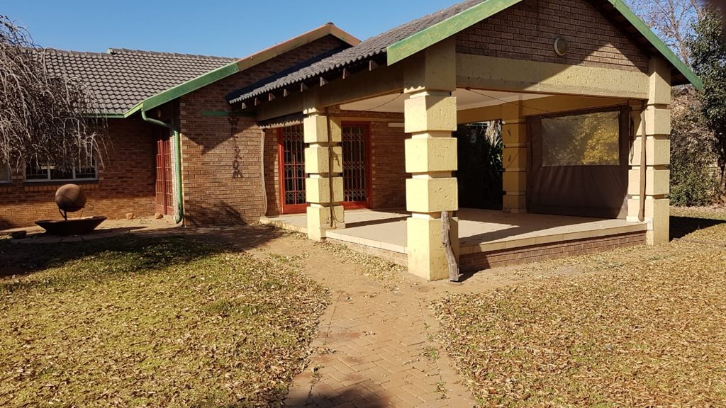 FAMILY HOME - AERORAND, MIDDELBURG, MPUMALANGA - Ubique Auctioneers