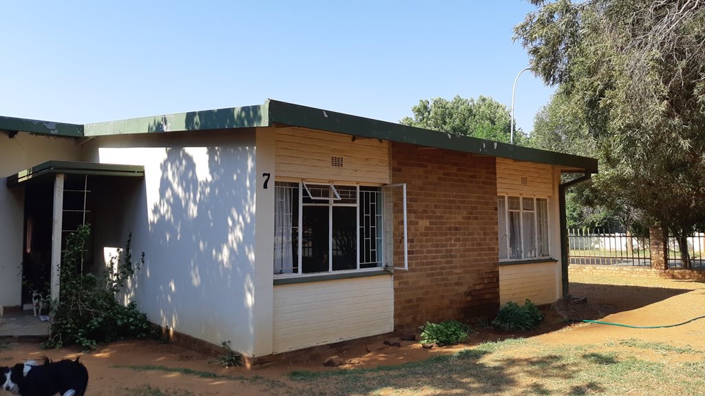 HOUSE / FAMILY HOME MEYERHOF EXT 1, BOTHAVILLE Ubique Auctioneers