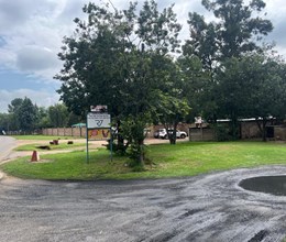 POTCHEFSTROOM - PROPERTY WITH VARIOUS BUILDINGS, MC ROODE DRIVE, BUSINESS RIGHTS