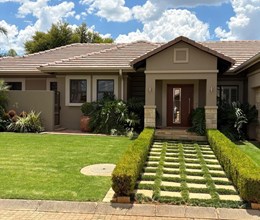MODERN EXCLUSIVE DWELLING IN WOODPECKER CREEK, WILKOPPIES, KLERKSDORP