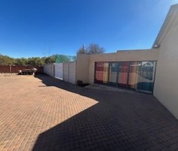 COMMERCIAL PROPERTY WITH RENTAL INCOME - PLATAN AVENUE - KLERKSDORP