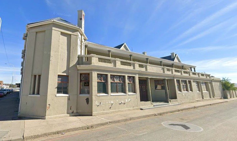 DE AAR, NORTHERN CAPE PROVINCE - HOTEL WITH 37 EN SUITE ROOMS AND 3 RETAIL SHOPS