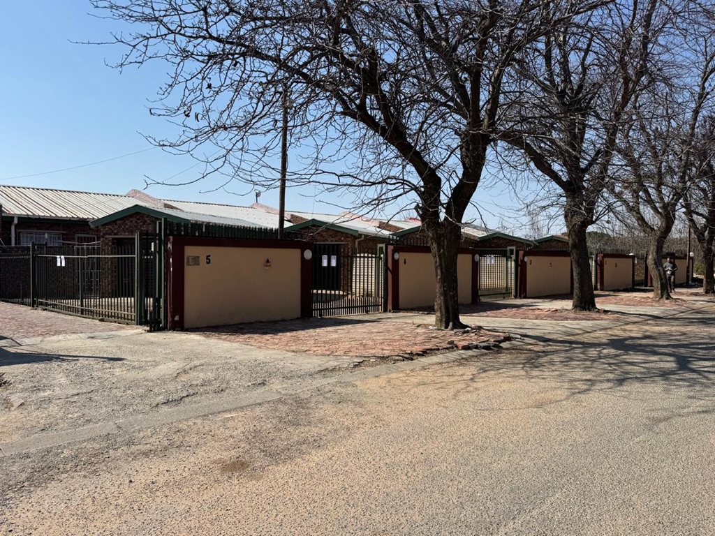 MYMEHOF, REITZPARK, WELKOM [10 X SECTIONAL TITLE UNITS] RENTAL INCOME