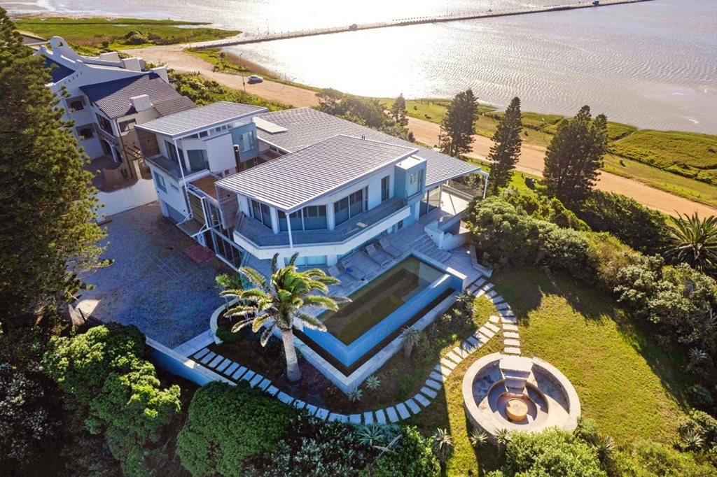 EXCLUSIVE FURNISHED HOUSE - PARADISE BEACH, JEFFREY'S BAY, EASTERN CAPE