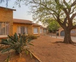 RENTAL INCOME PROPERTY - INVESTMENT OPPORTUNITY - PROPERTY WITH 12 X TOWNHOUSES